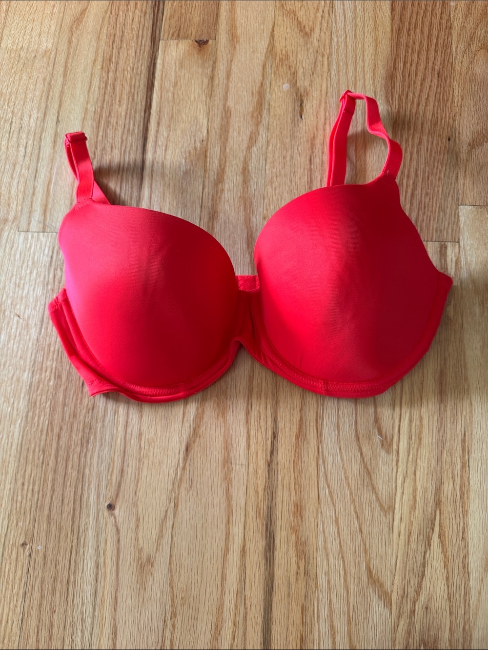 PINK Victoria's Secret  Wear Everywhere  Lightly lined Red T-Shirt Bra 34DD